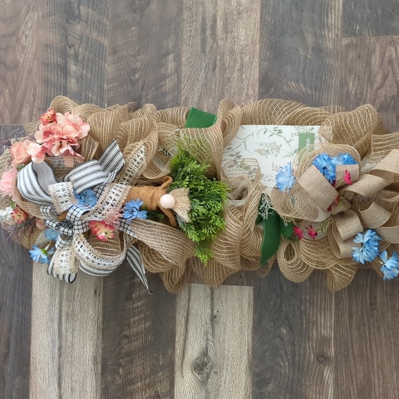 A great beauty gnome/welcome swag wreath - Picture 8 of 17